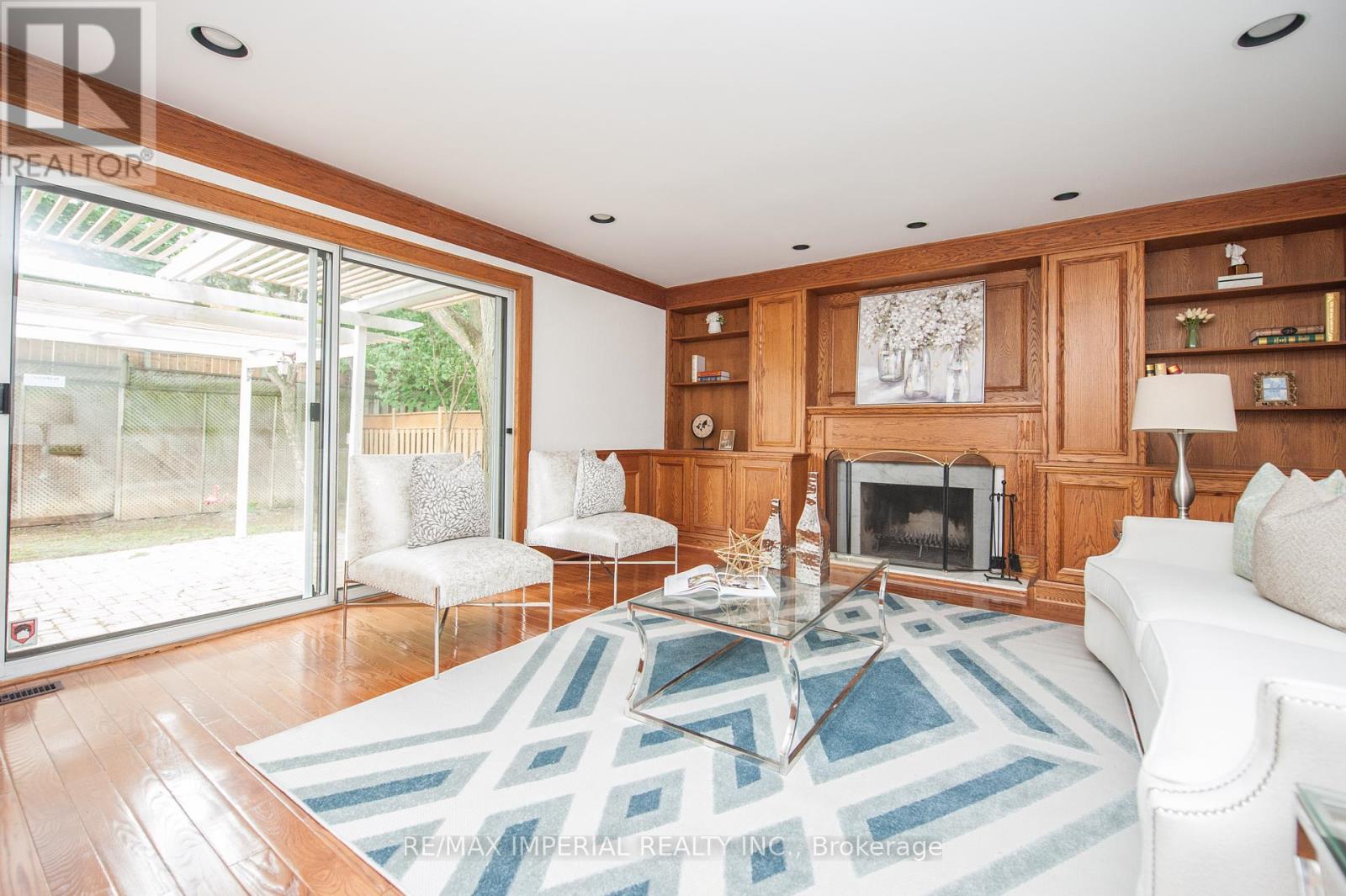 Photo 19 of 11 Riderwood Drive E, Toronto ON