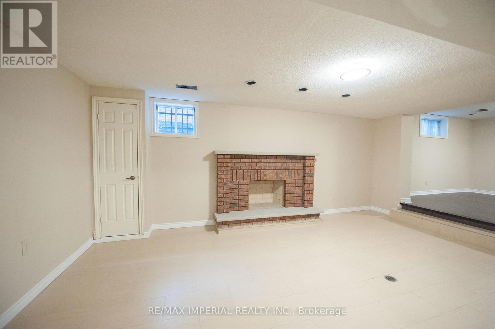 Photo 26 of 11 Riderwood Drive E, Toronto ON