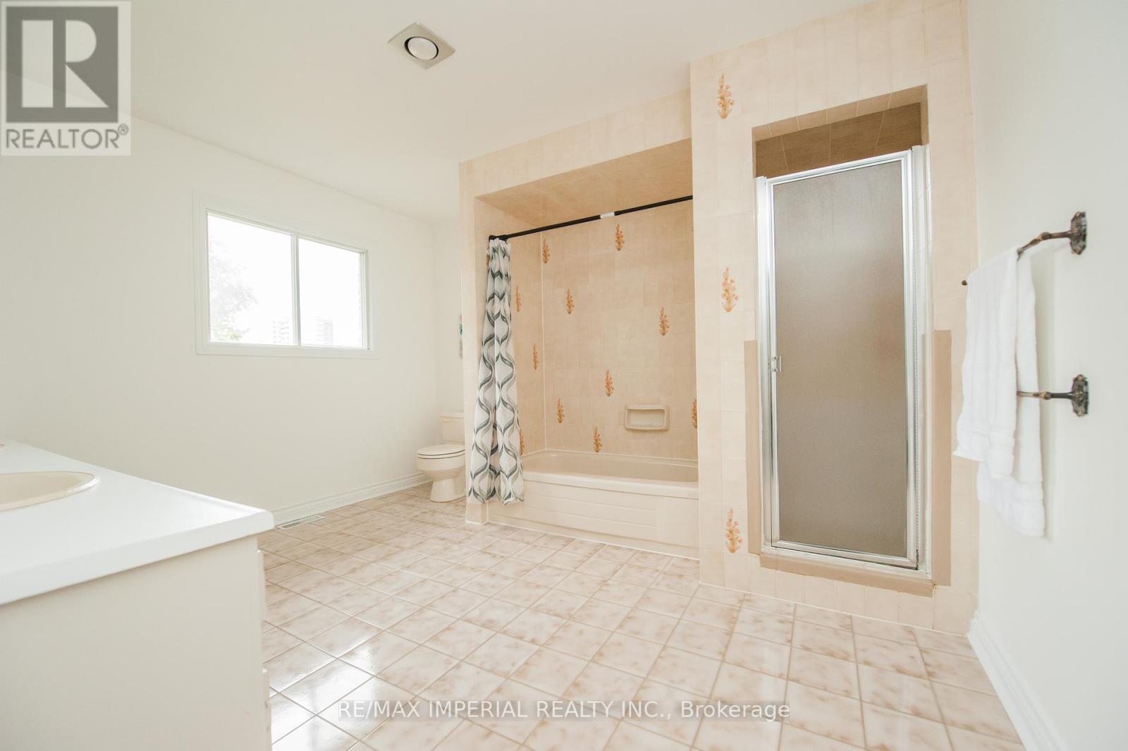 Photo 36 of 11 Riderwood Drive E, Toronto ON