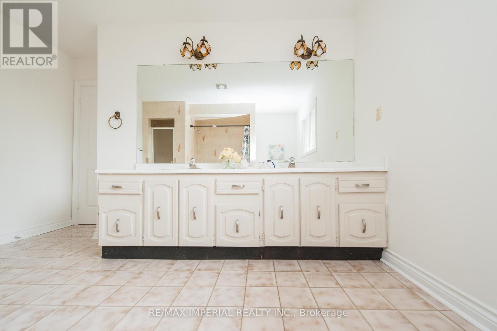 Photo 37 of 11 Riderwood Drive E, Toronto ON