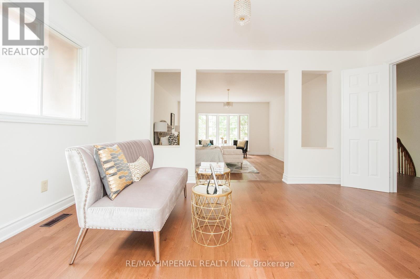 Photo 43 of 11 Riderwood Drive E, Toronto ON