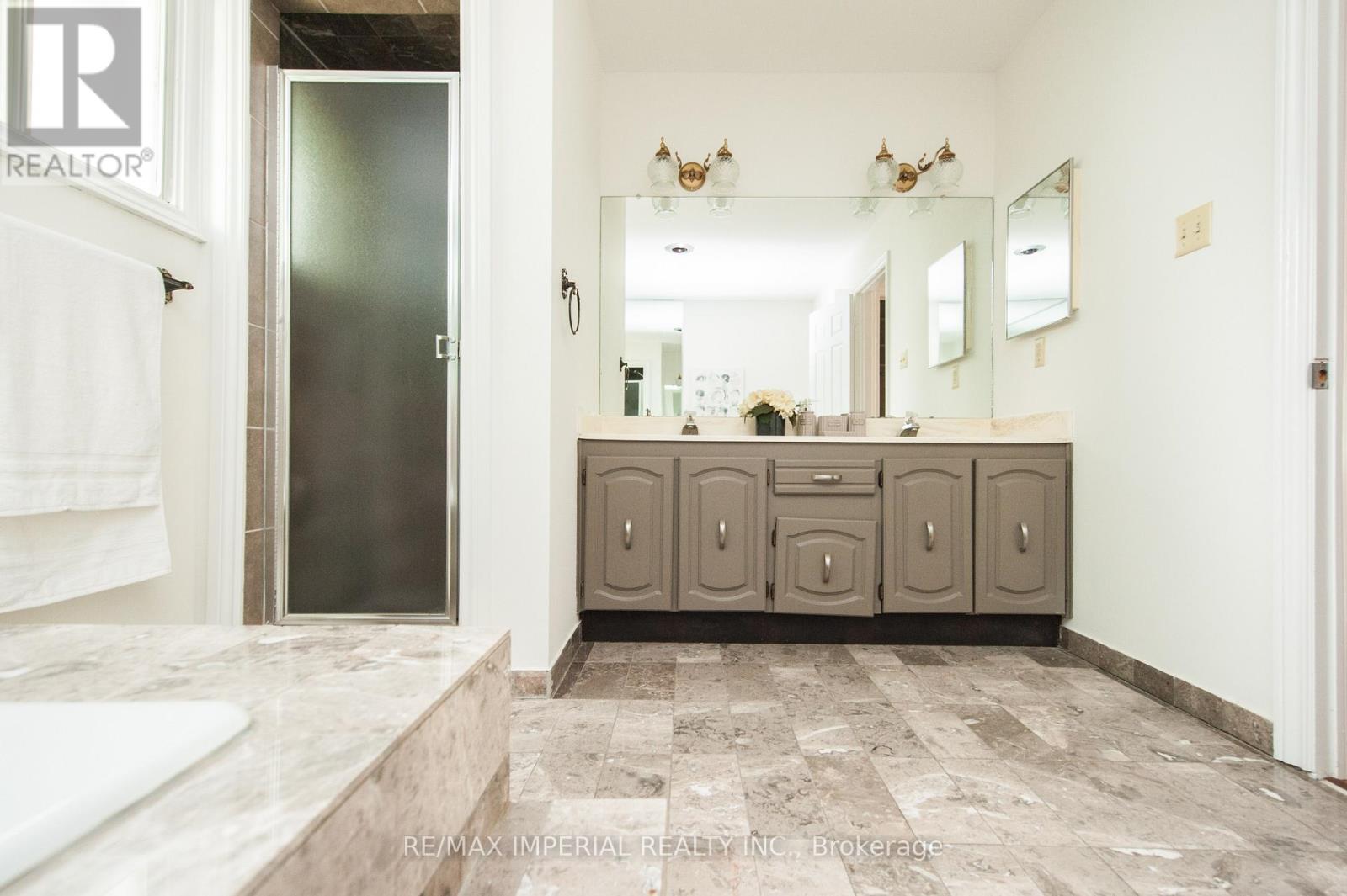 Photo 45 of 11 Riderwood Drive E, Toronto ON