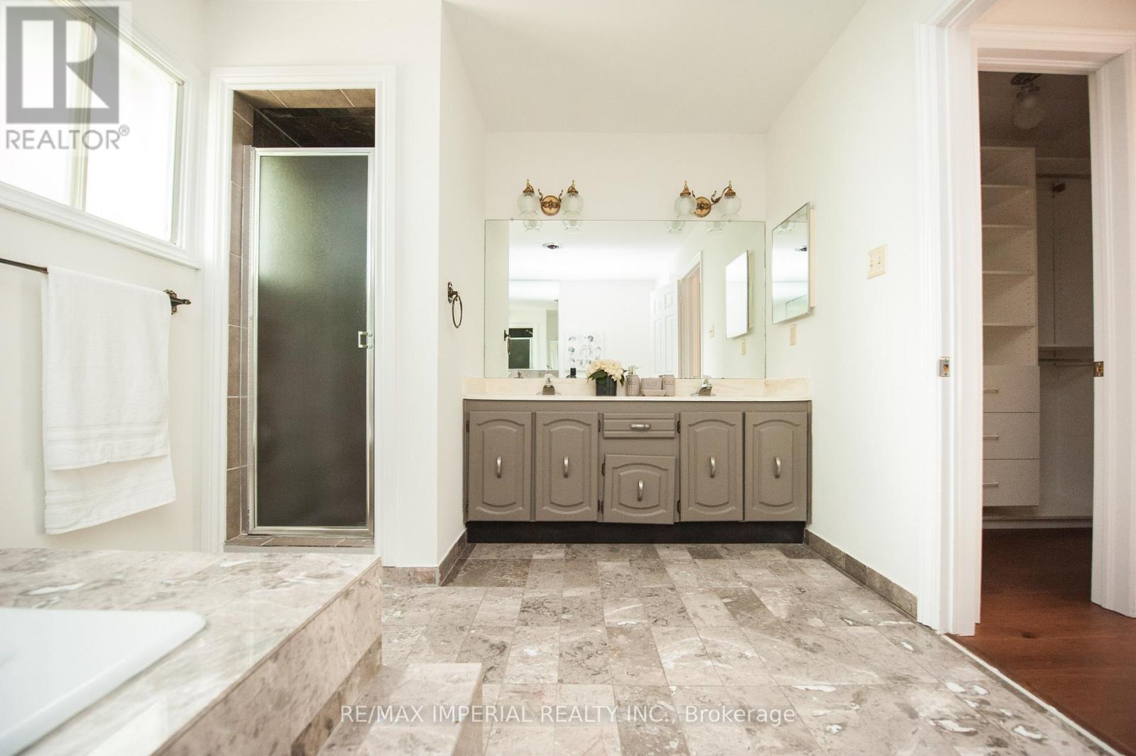 Photo 46 of 11 Riderwood Drive E, Toronto ON