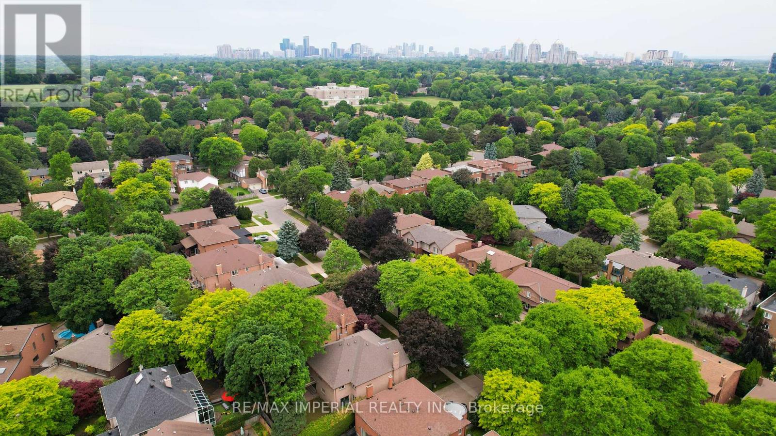 Photo 48 of 11 Riderwood Drive E, Toronto ON
