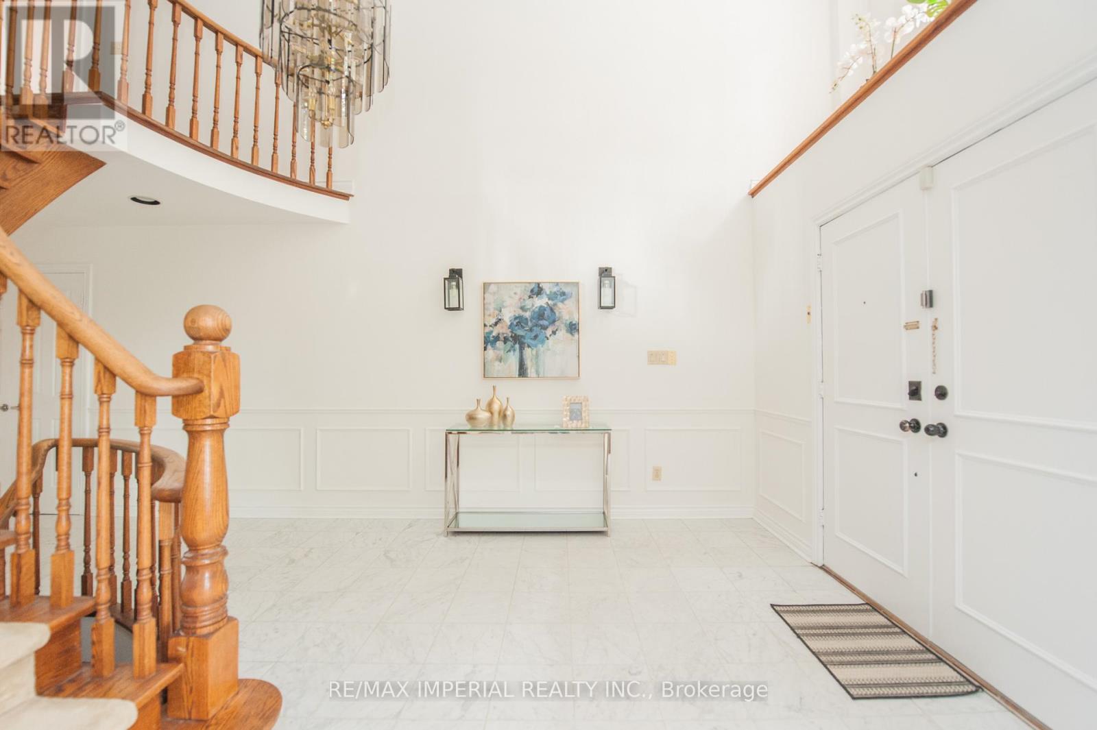 Photo 5 of 11 Riderwood Drive E, Toronto ON