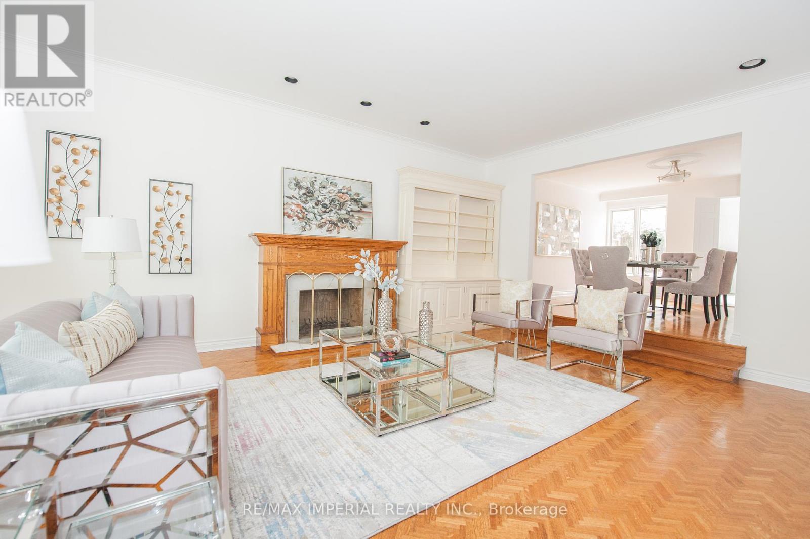 Photo 6 of 11 Riderwood Drive E, Toronto ON
