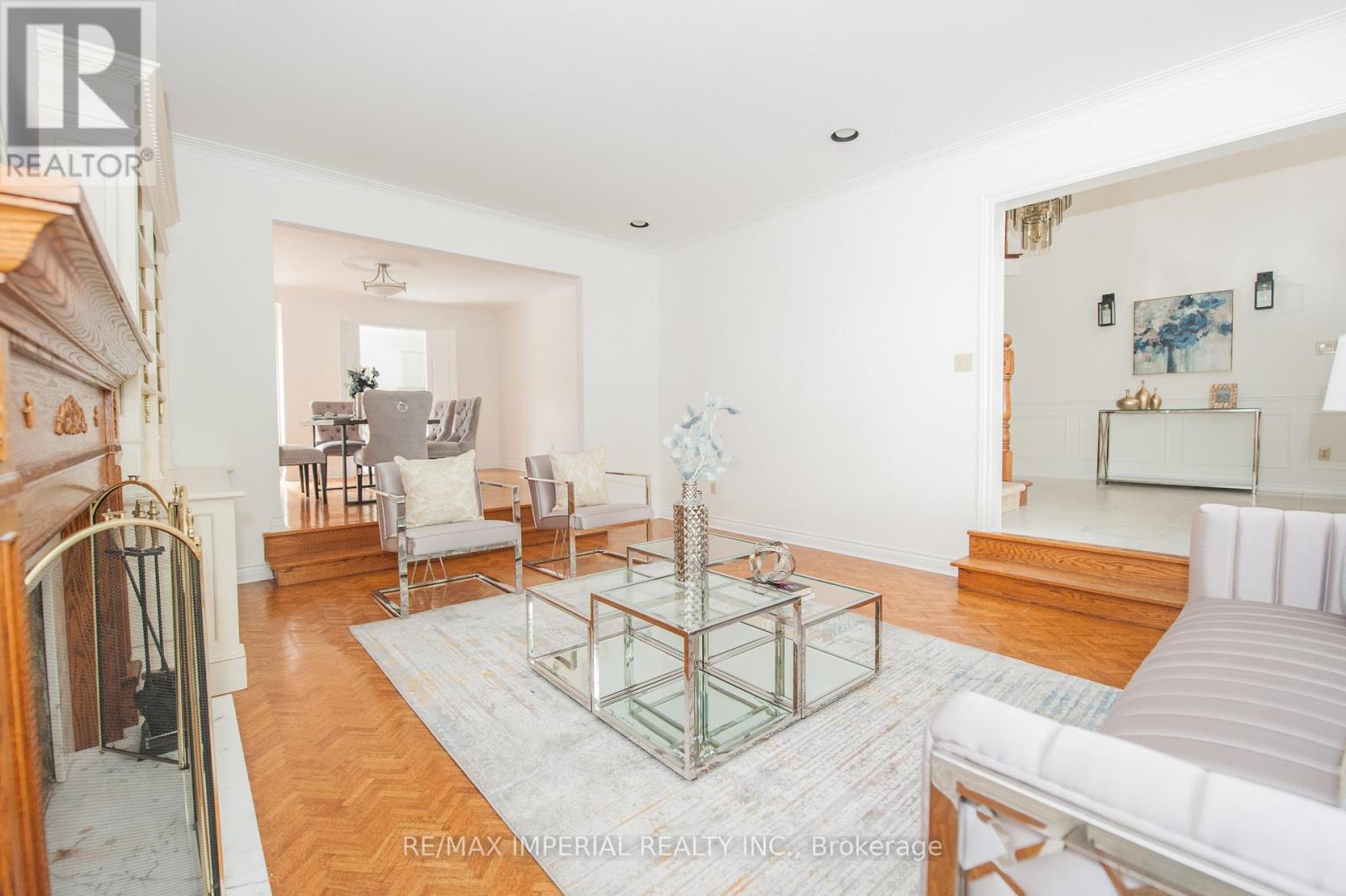 Photo 7 of 11 Riderwood Drive E, Toronto ON