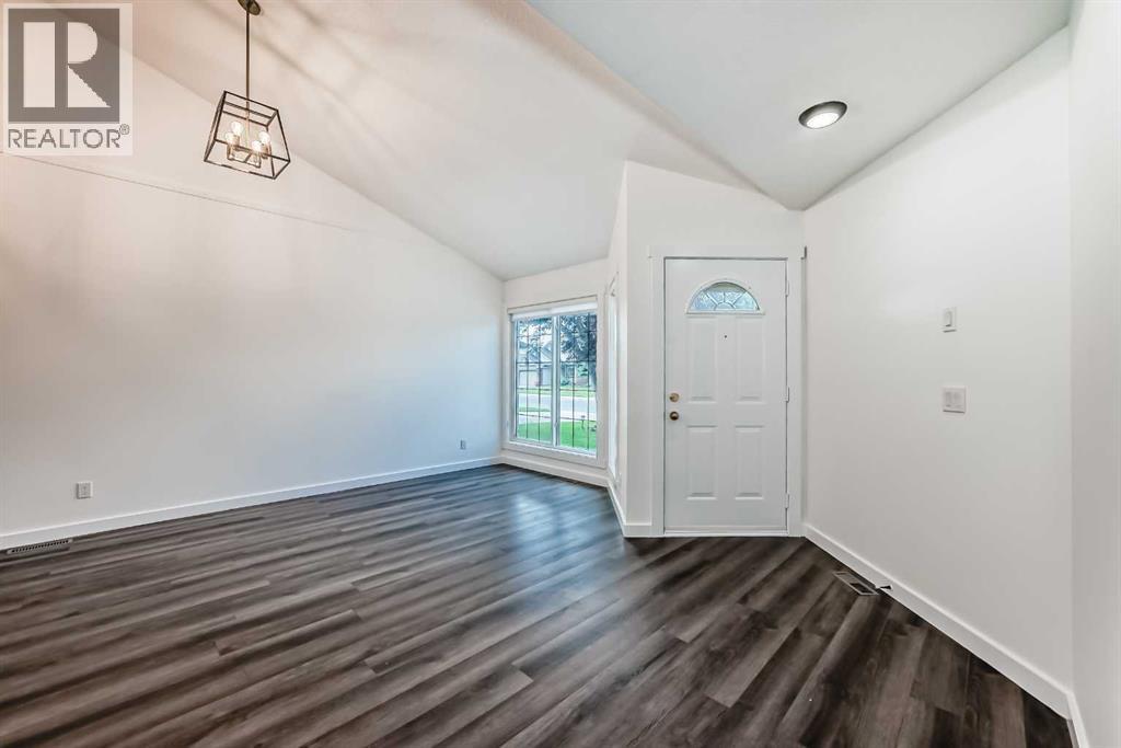 Single Family House for Sale in  Douglas Woods Hill SE Douglasdale/Glen Calgary 