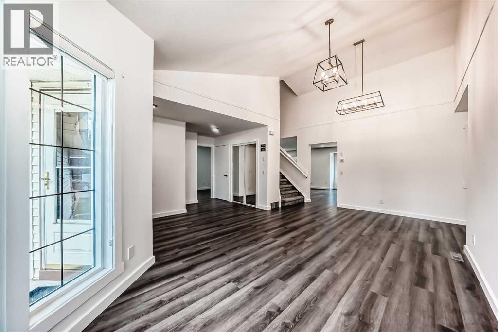 Single Family House for Sale in  Douglas Woods Hill SE Douglasdale/Glen Calgary 
