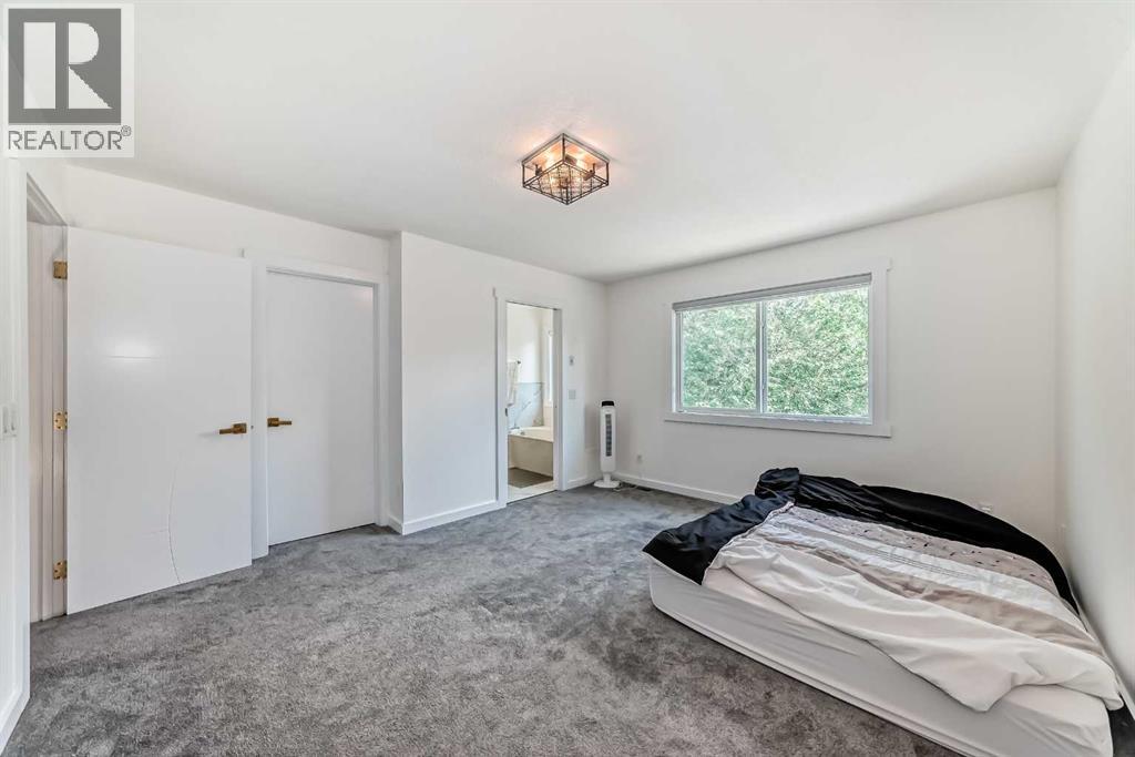 Single Family House for Sale in  Douglas Woods Hill SE Douglasdale/Glen Calgary 