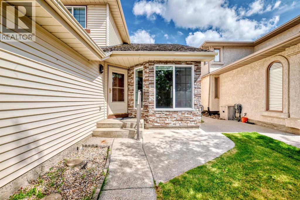 Single Family House for Sale in  Douglas Woods Hill SE Douglasdale/Glen Calgary 