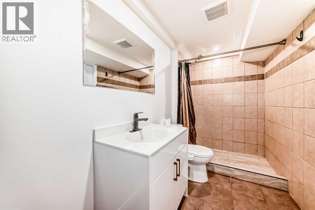 Single Family House for Sale in  Douglas Woods Hill SE Douglasdale/Glen Calgary 