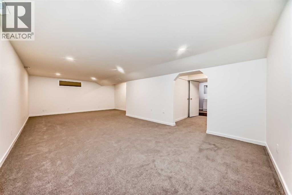 Single Family House for Sale in  Douglas Woods Hill SE Douglasdale/Glen Calgary 