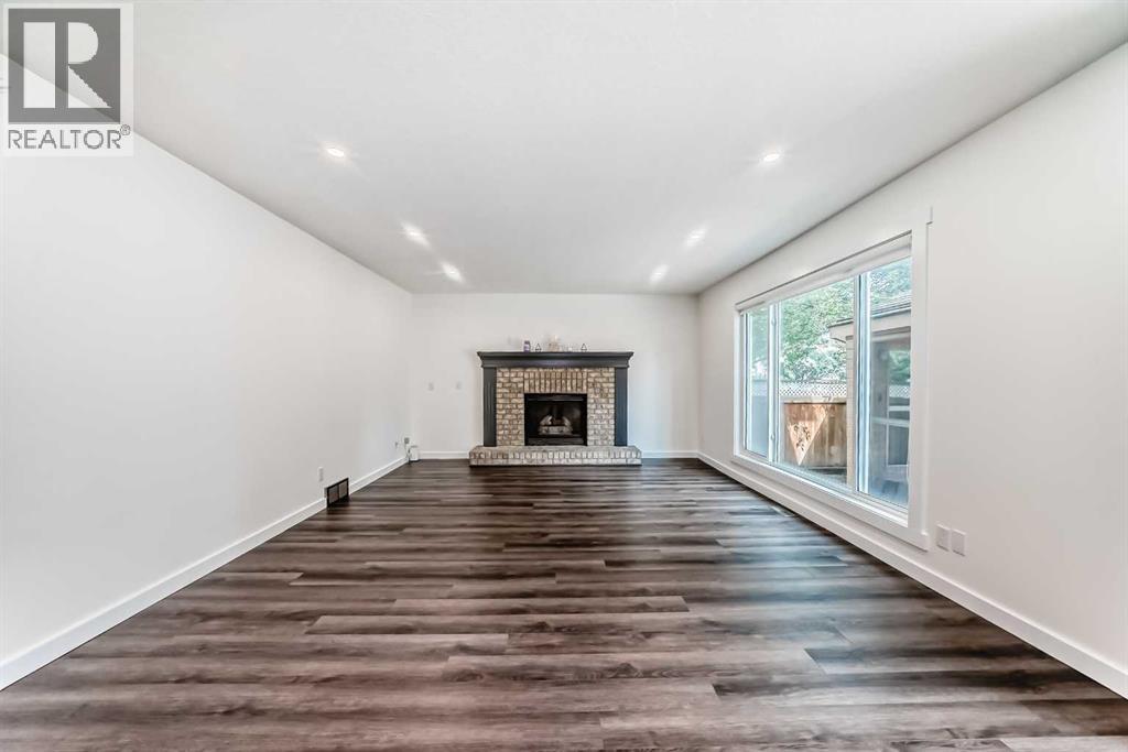 Single Family House for Sale in  Douglas Woods Hill SE Douglasdale/Glen Calgary 