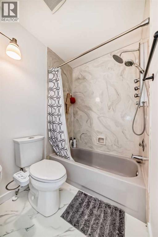 Single Family House for Sale in  Douglas Woods Hill SE Douglasdale/Glen Calgary 