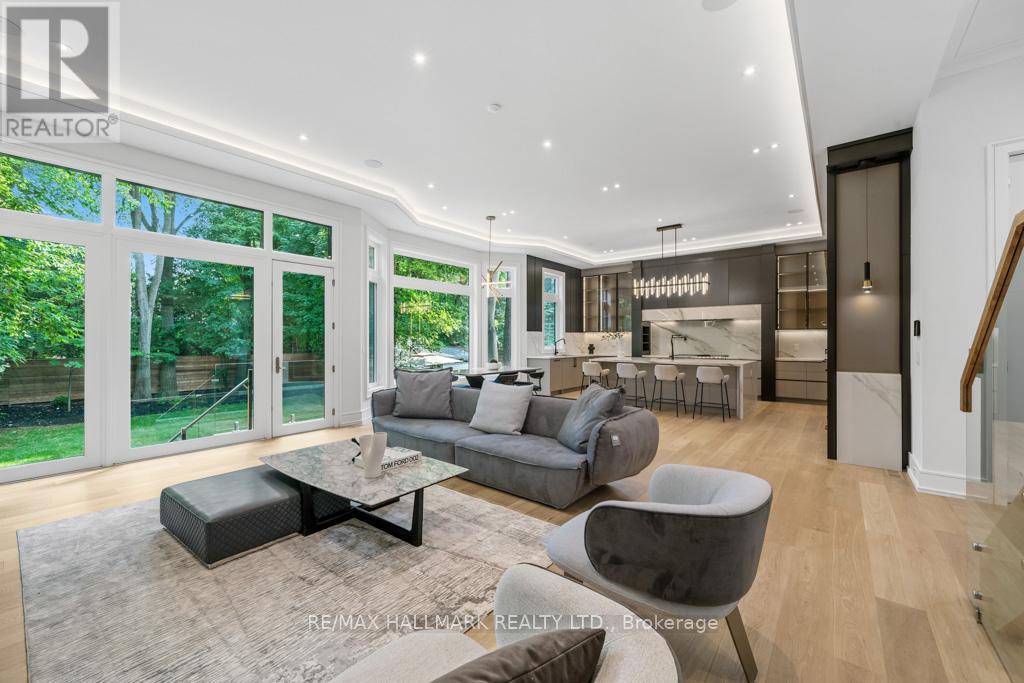 Photo 7 of 215 Northwood Drive, Toronto ON
