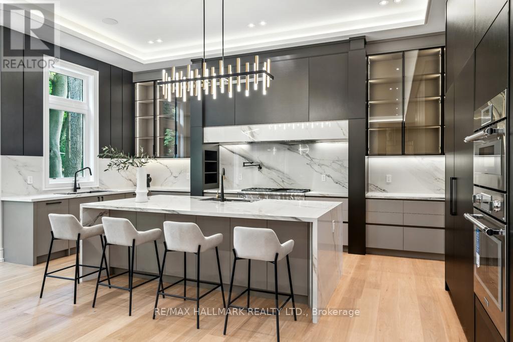 Photo 12 of 215 Northwood Drive, Toronto ON