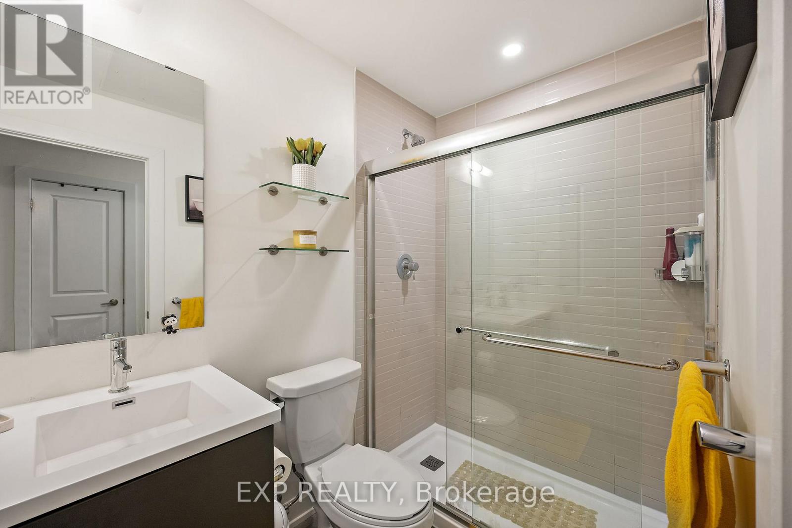 Photo 10 of 327 3200 William Coltson Avenue, Oakville ON