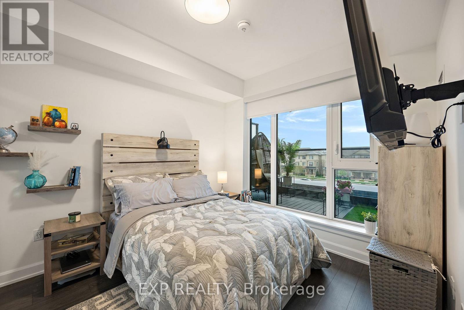 Photo 12 of 327 3200 William Coltson Avenue, Oakville ON