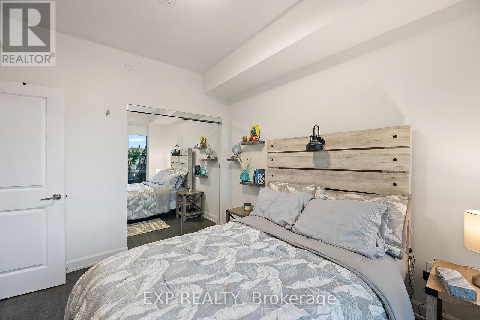 Photo 13 of 327 3200 William Coltson Avenue, Oakville ON
