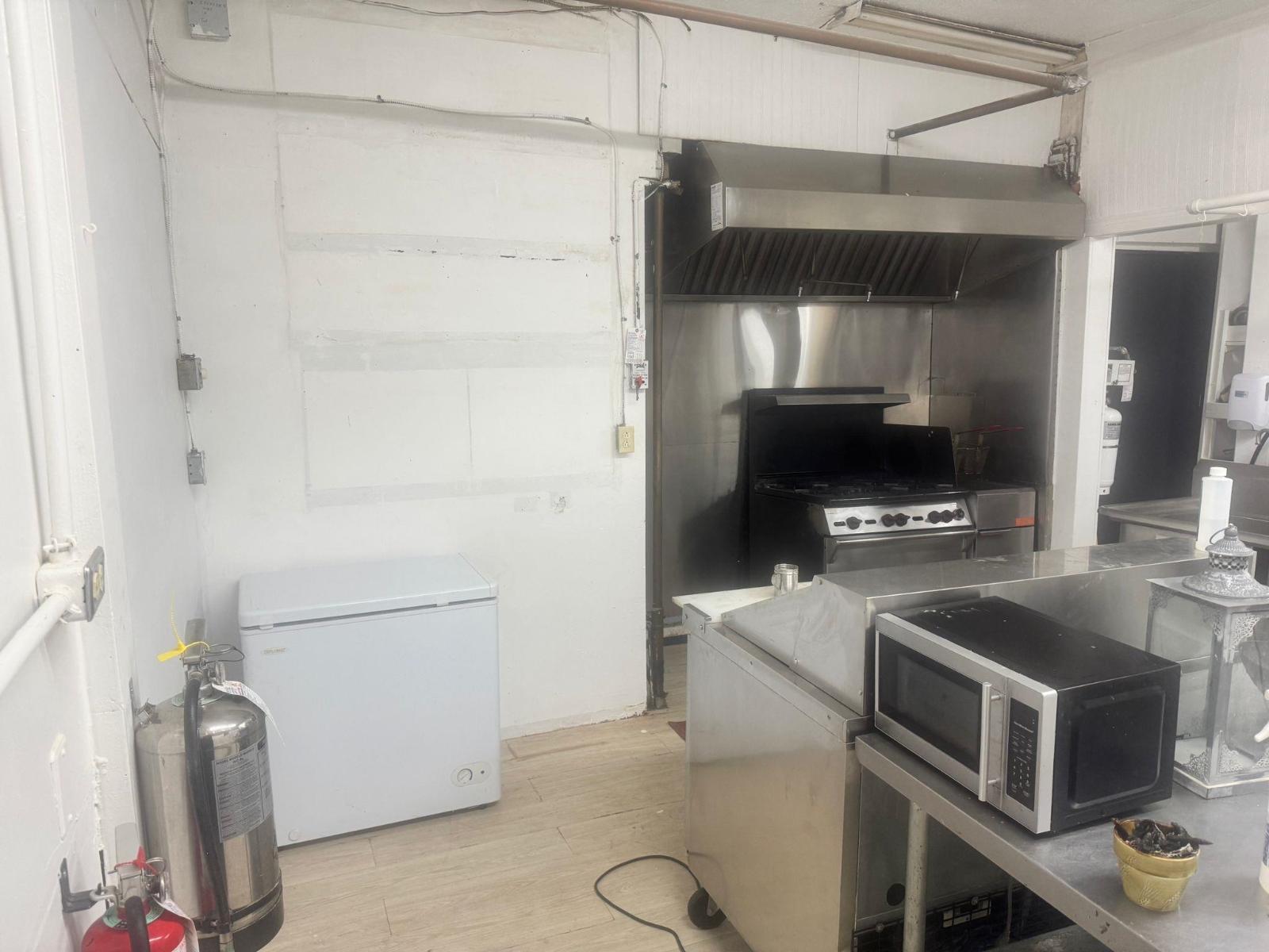 15081 MARINE DRIVE, White Rock