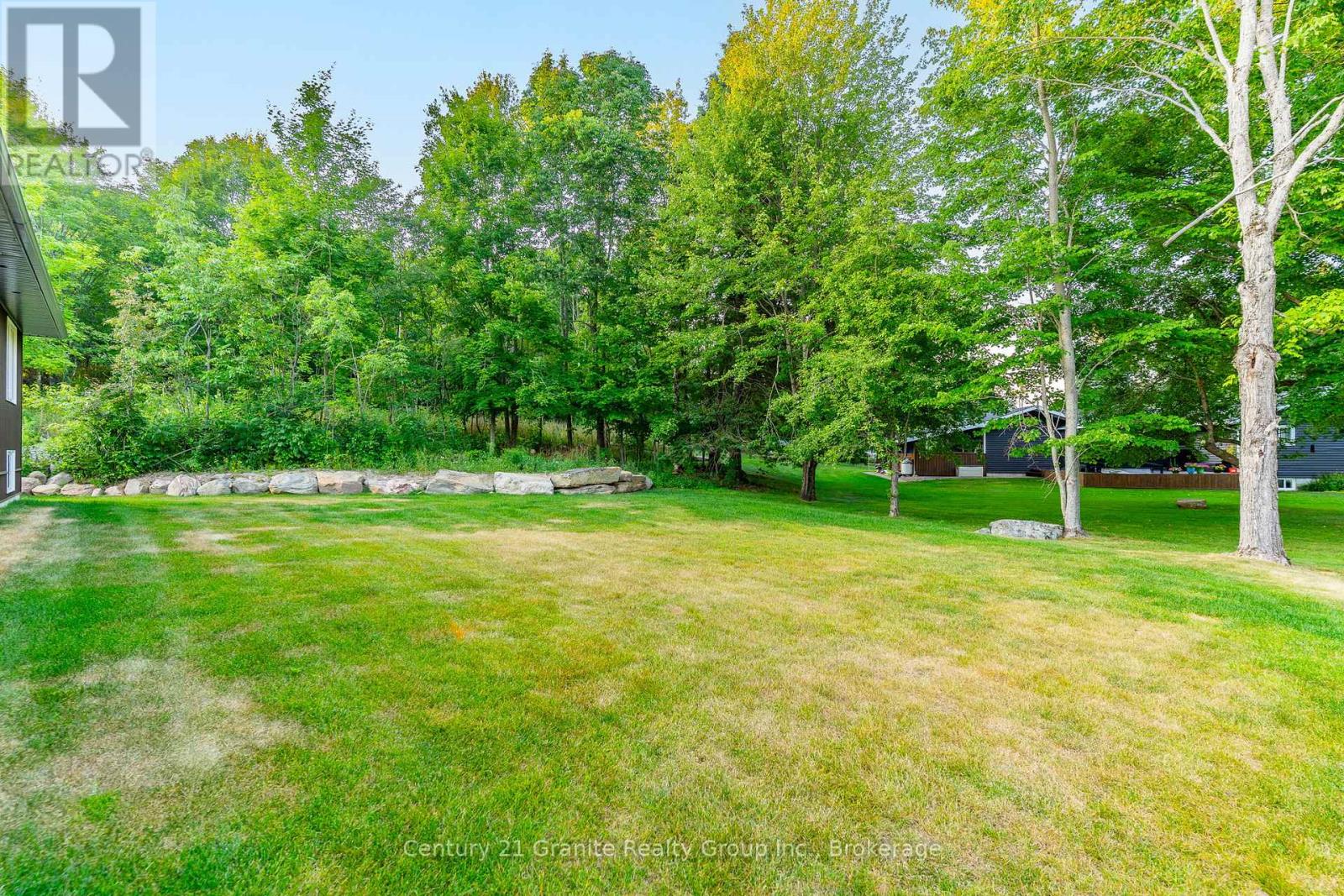 Photo 37 of 7 Marluc Avenue, Minden Hills ON