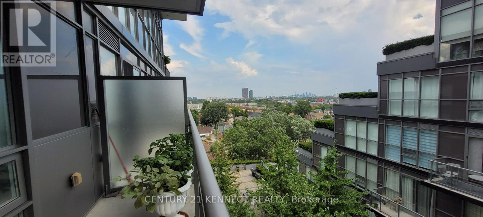 Photo 7 of 1015 15 James Finlay Way, Toronto ON