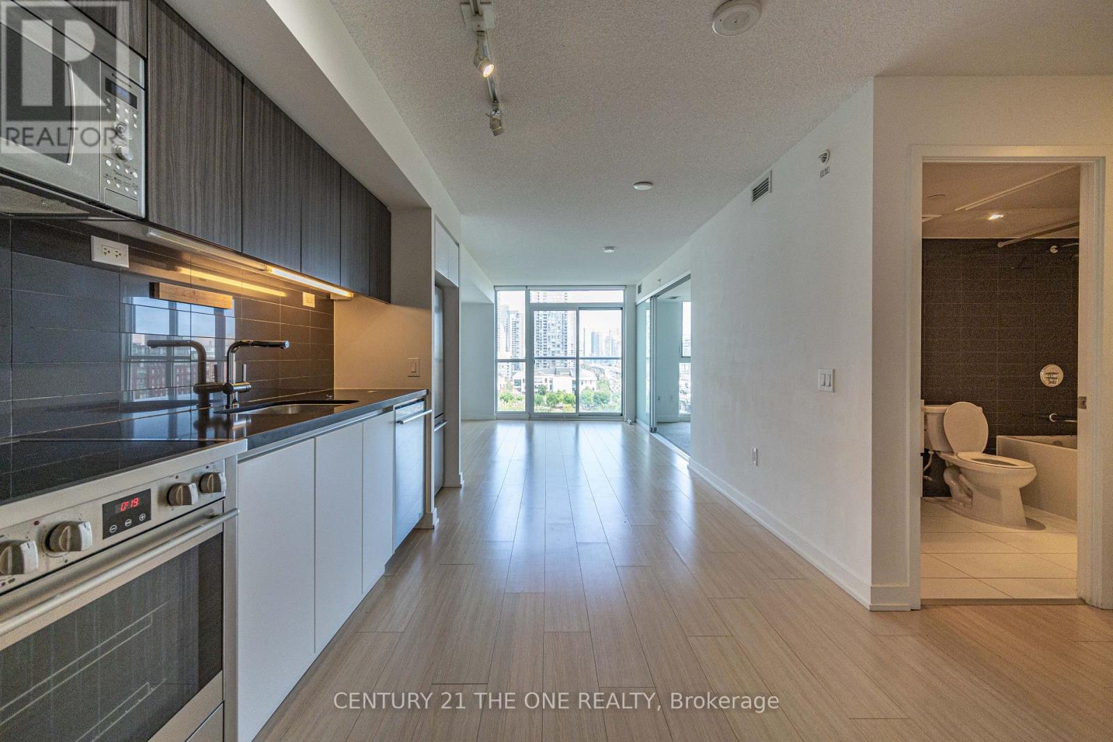 Photo 3 of 1003 75 Queens Wharf Road, Toronto ON