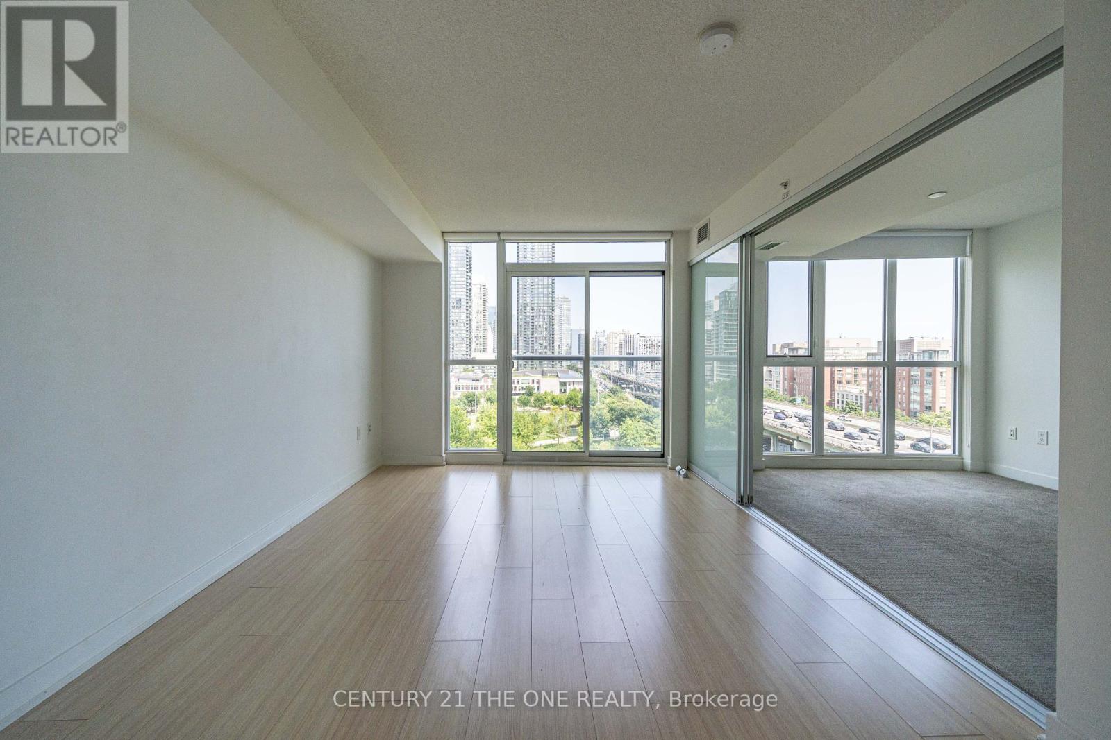 Photo 4 of 1003 75 Queens Wharf Road, Toronto ON