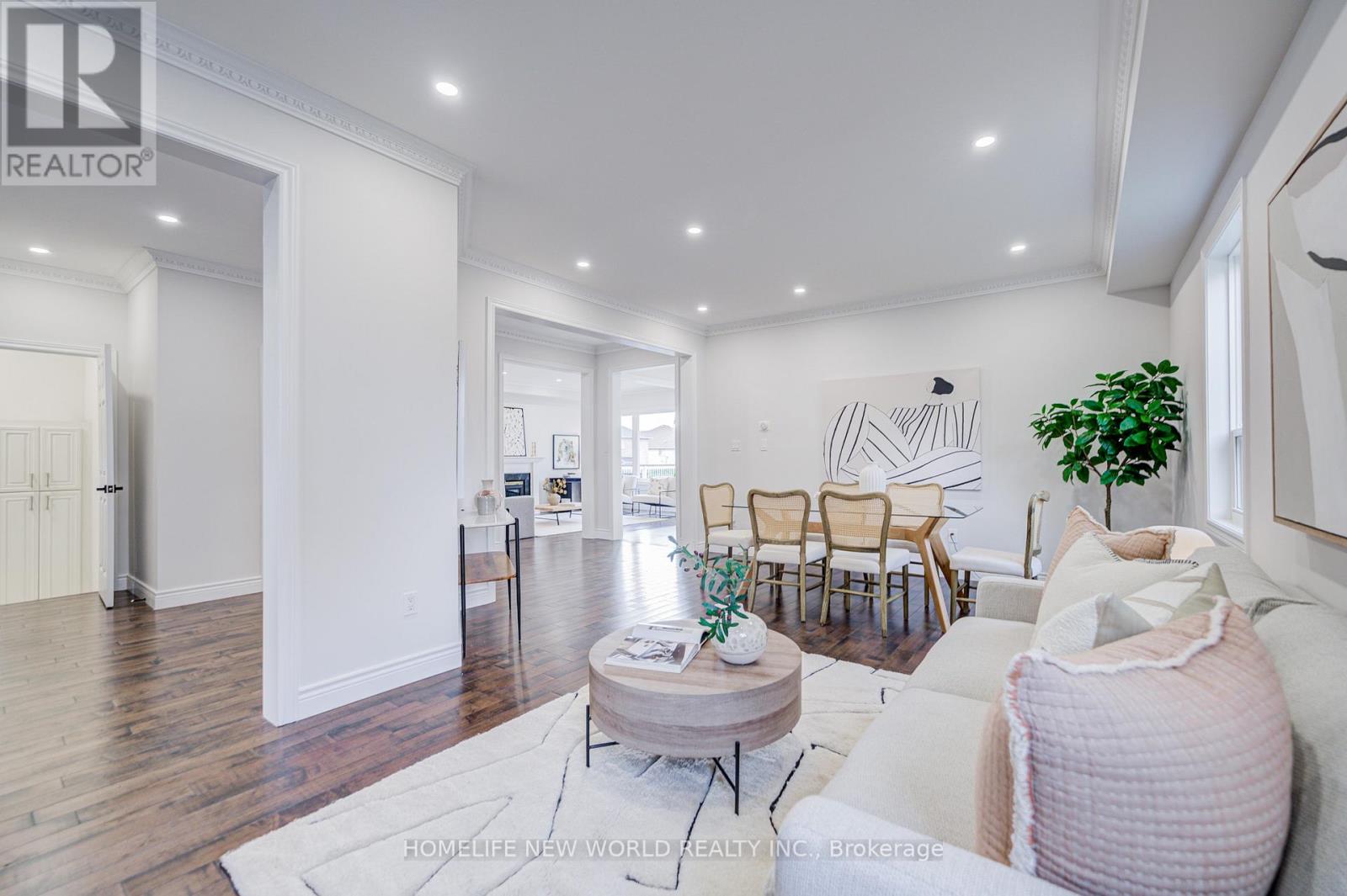 Photo 11 of 178 Alpine Crescent, Richmond Hill ON