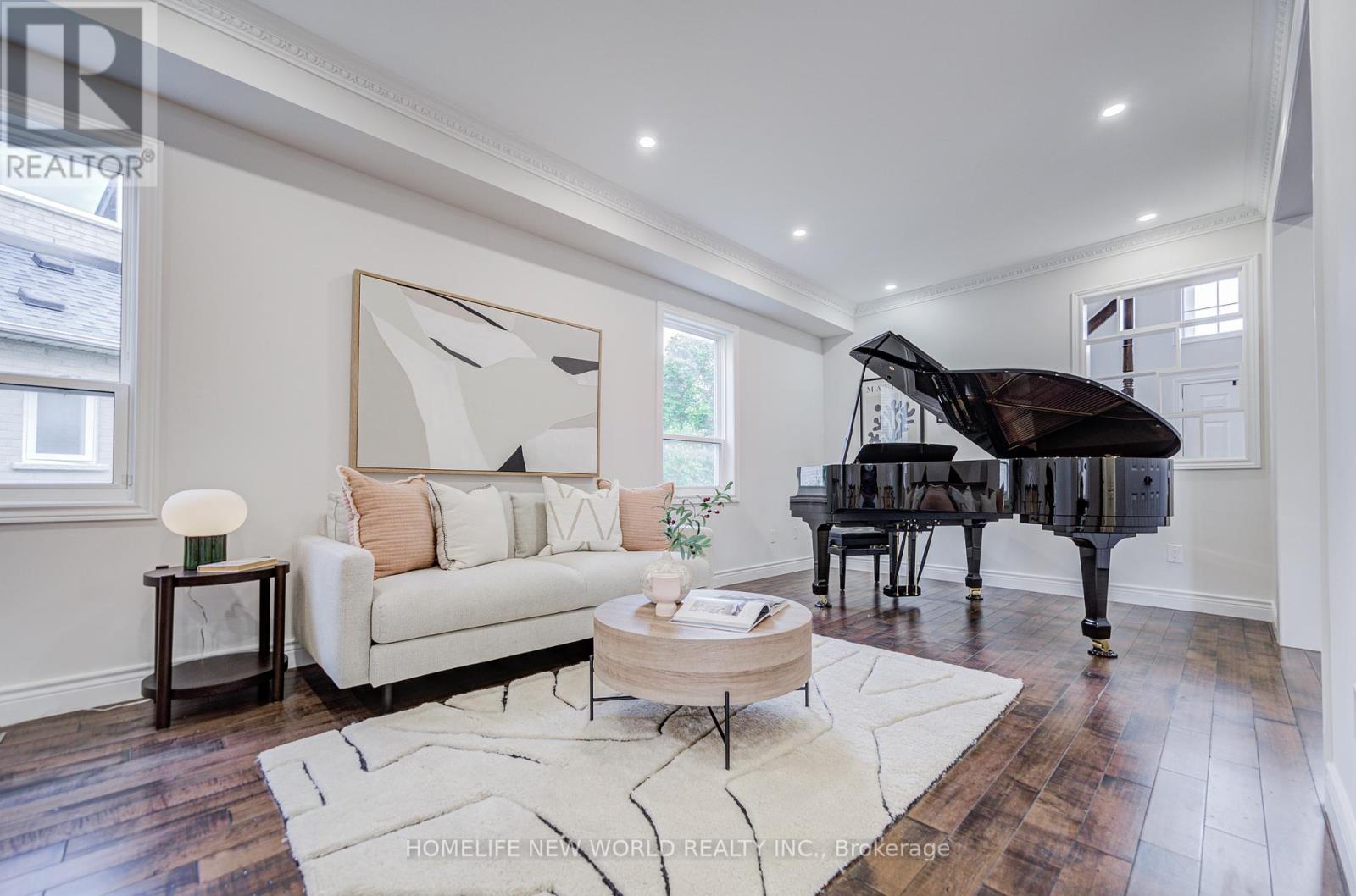 Photo 12 of 178 Alpine Crescent, Richmond Hill ON
