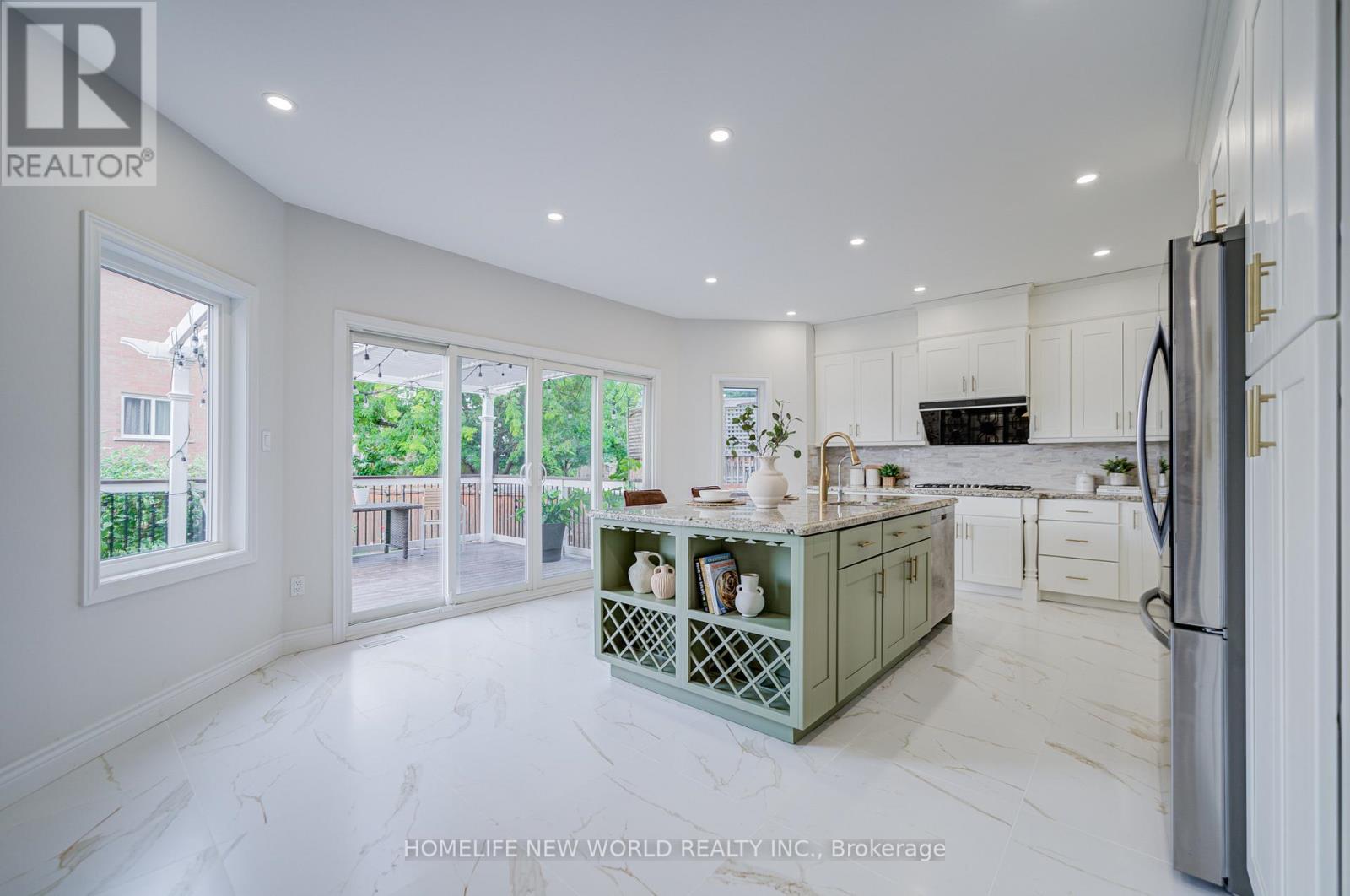 Photo 18 of 178 Alpine Crescent, Richmond Hill ON