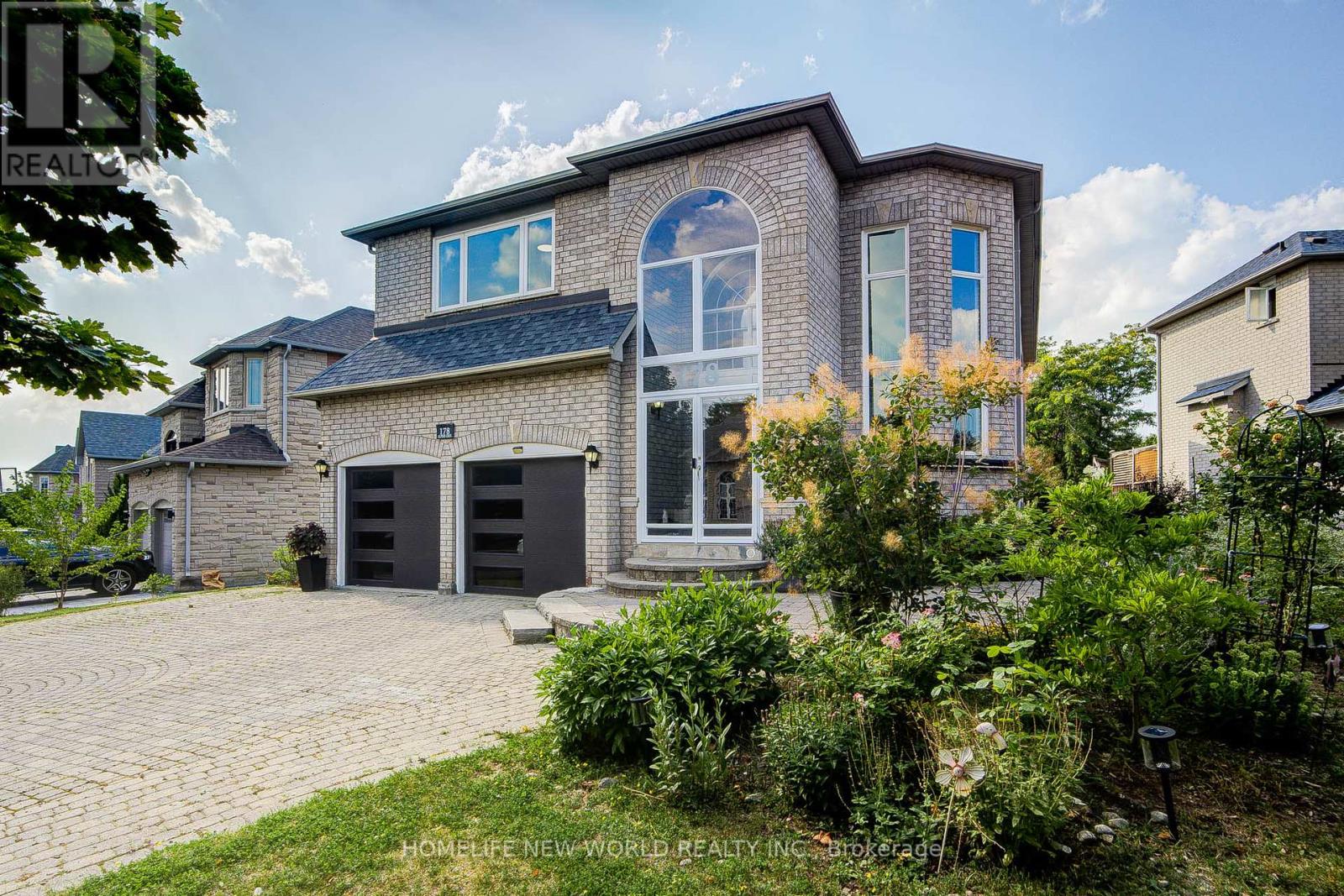Photo 2 of 178 Alpine Crescent, Richmond Hill ON
