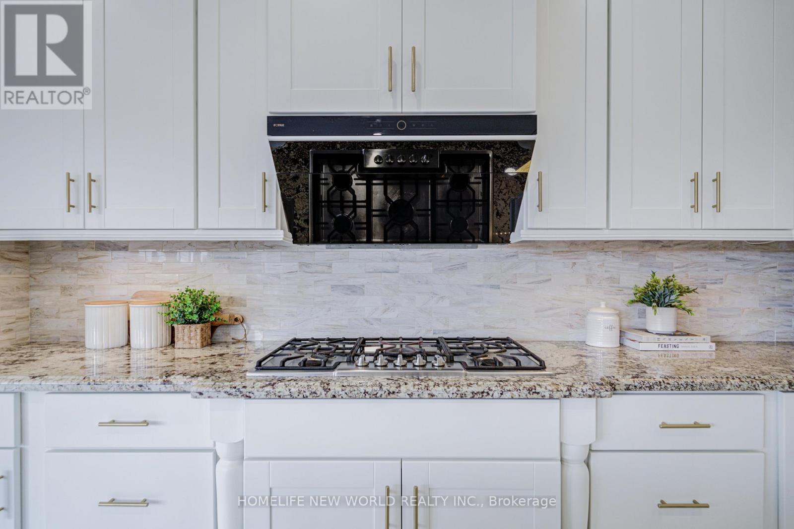 Photo 20 of 178 Alpine Crescent, Richmond Hill ON