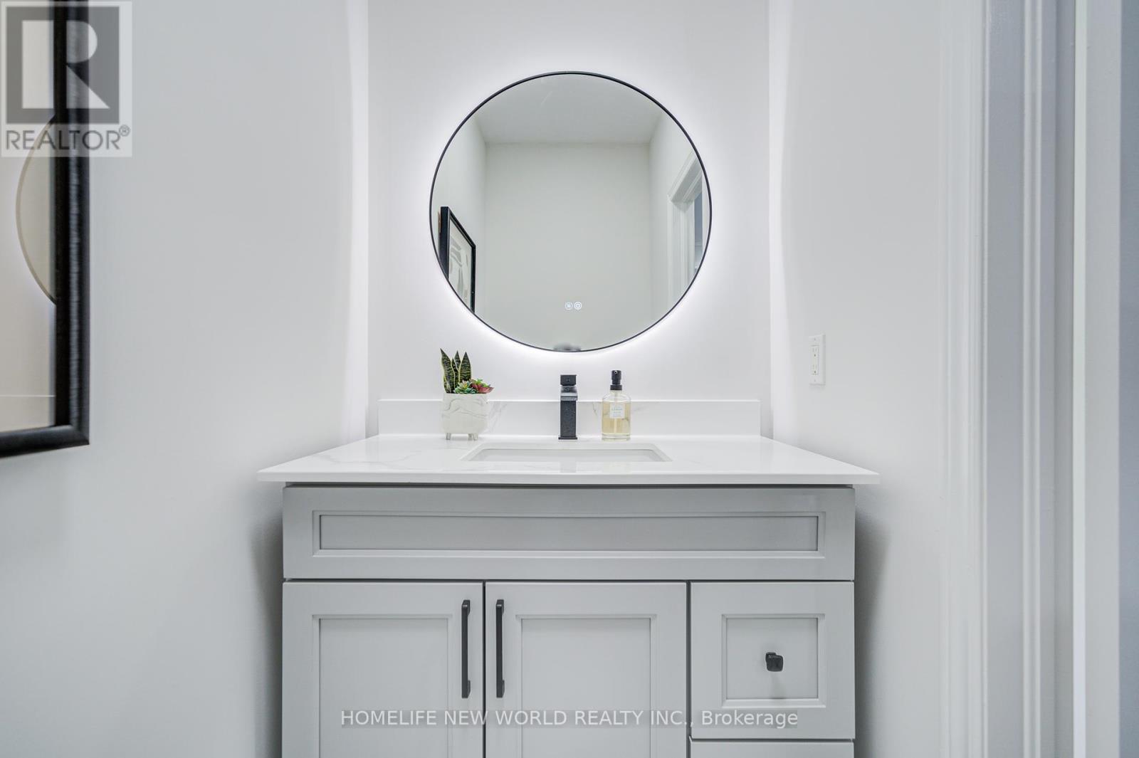 Photo 9 of 178 Alpine Crescent, Richmond Hill ON