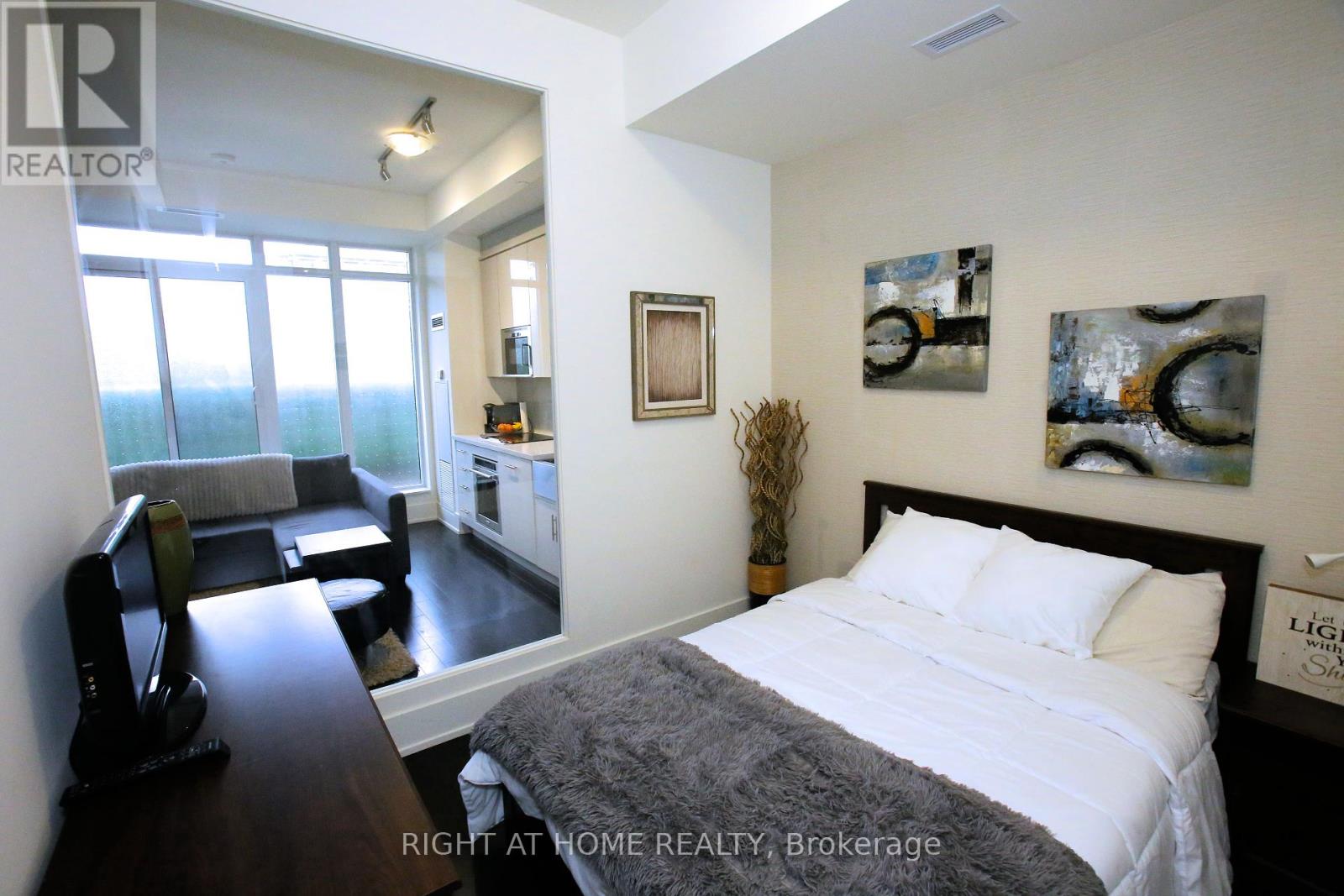 Photo 30 of 210 330 Richmond Street W, Toronto ON