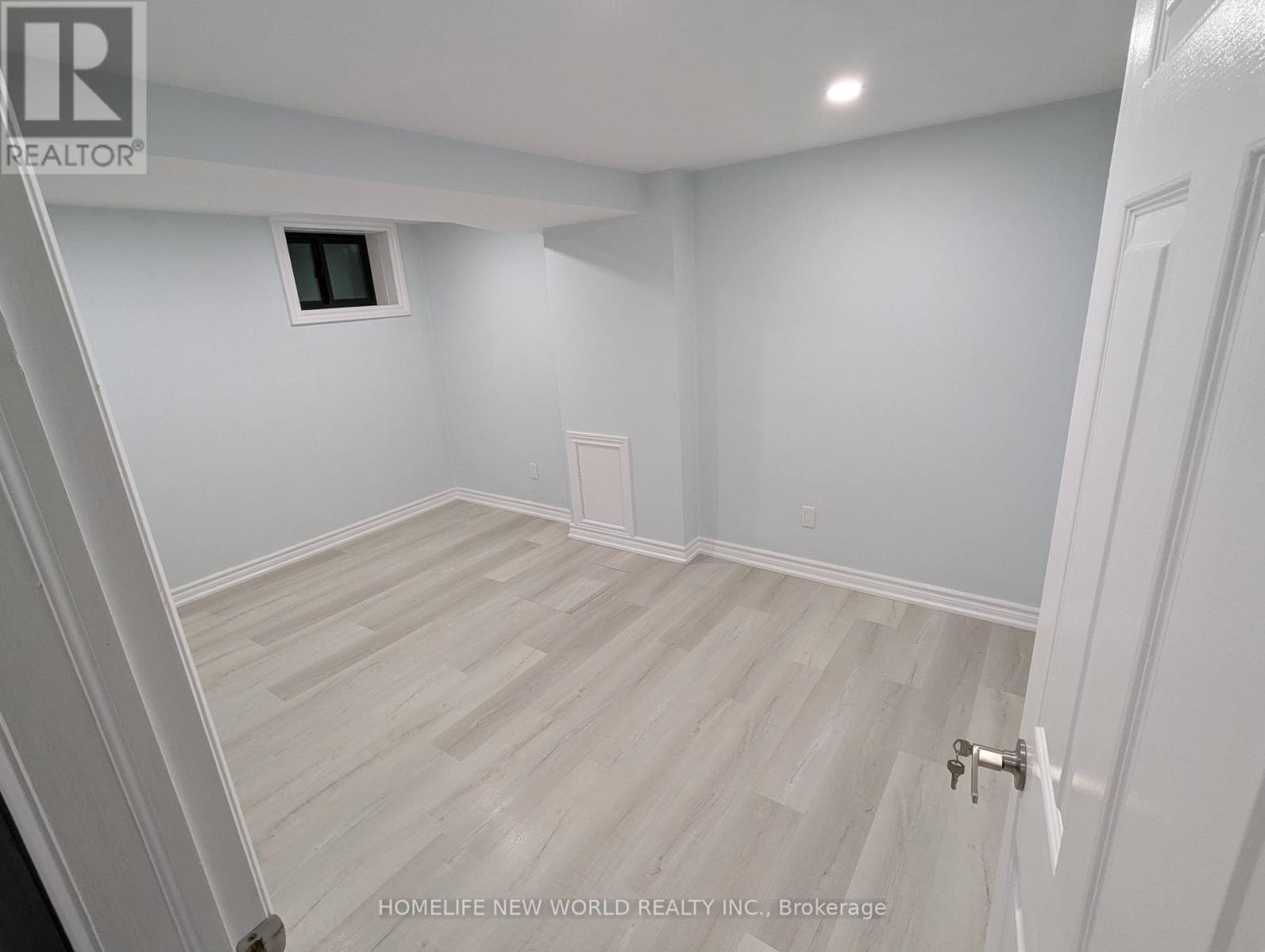 Photo 10 of Lower 90 Oakvale Avenue, Toronto ON