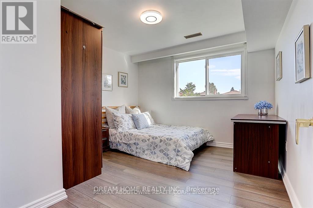 Photo 2 of Bsmt 31 Lambeth Square, Toronto ON