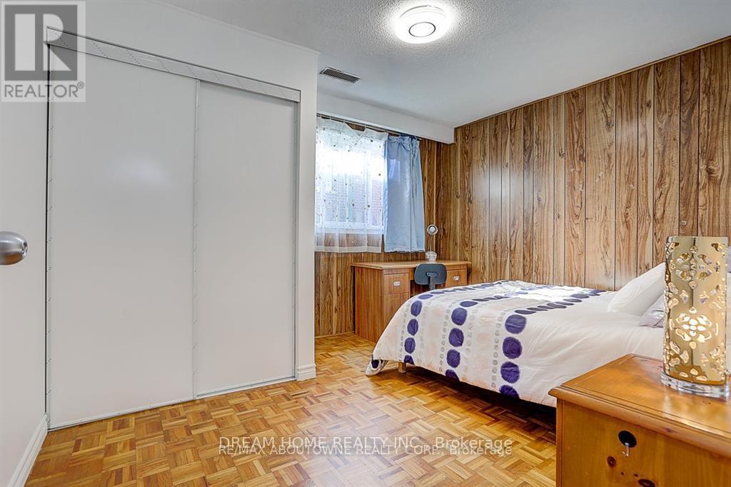 Photo 3 of Bsmt 31 Lambeth Square, Toronto ON