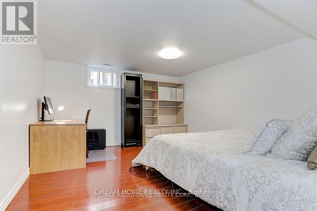 Photo 4 of Bsmt 31 Lambeth Square, Toronto ON