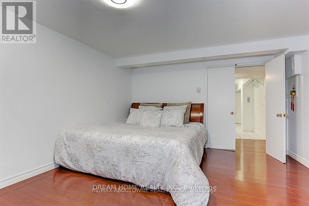 Photo 5 of Bsmt 31 Lambeth Square, Toronto ON