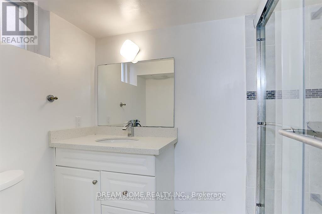 Photo 6 of Bsmt 31 Lambeth Square, Toronto ON