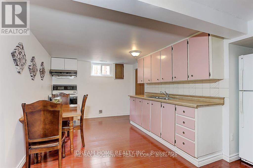 Photo 7 of Bsmt 31 Lambeth Square, Toronto ON