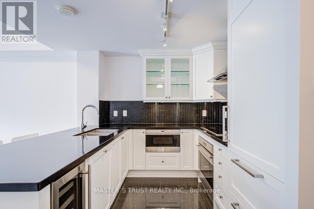 Photo 10 of 307 15 Stollery Pond Crescent, Markham ON
