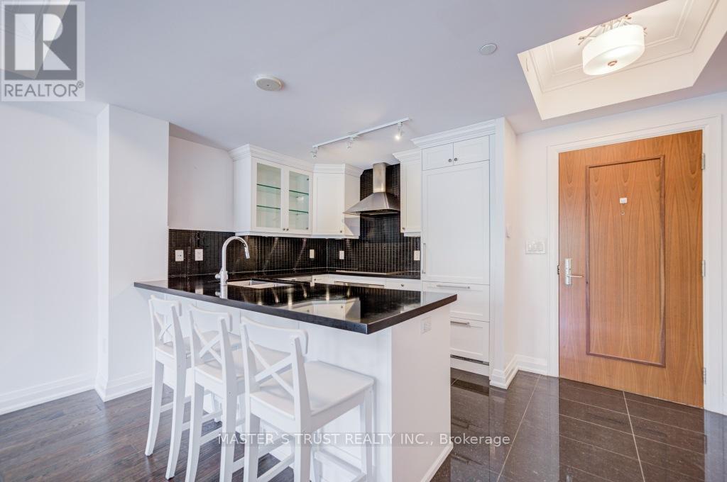 Photo 11 of 307 15 Stollery Pond Crescent, Markham ON