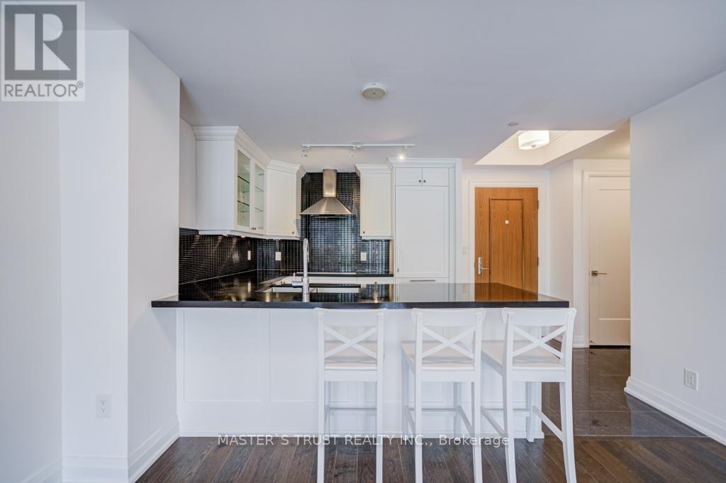 Photo 12 of 307 15 Stollery Pond Crescent, Markham ON