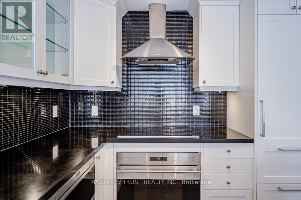 Photo 14 of 307 15 Stollery Pond Crescent, Markham ON