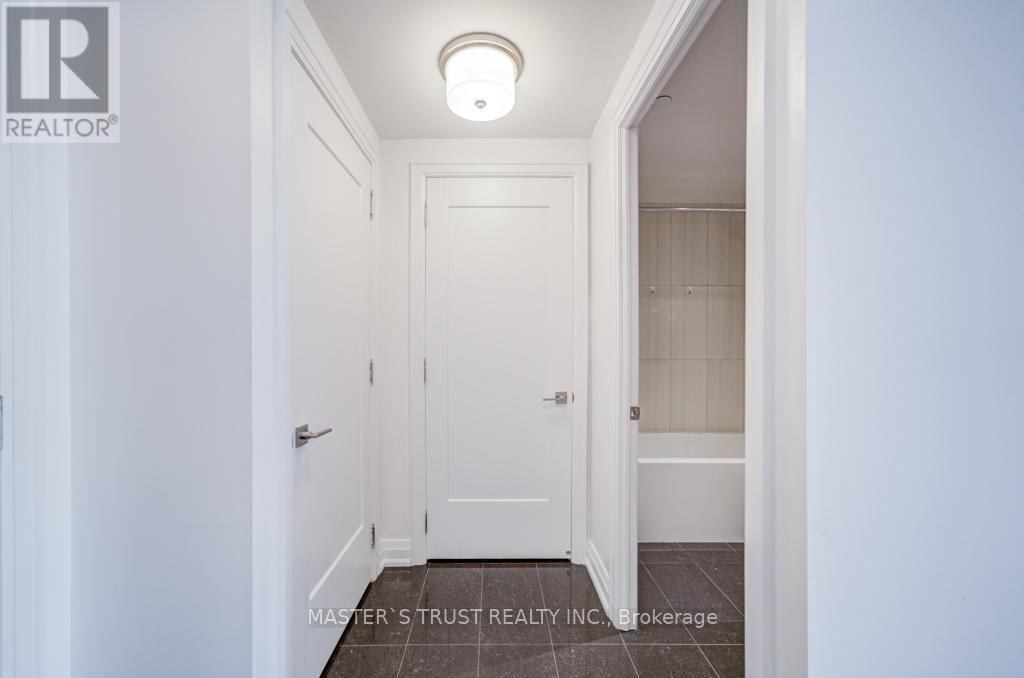 Photo 25 of 307 15 Stollery Pond Crescent, Markham ON