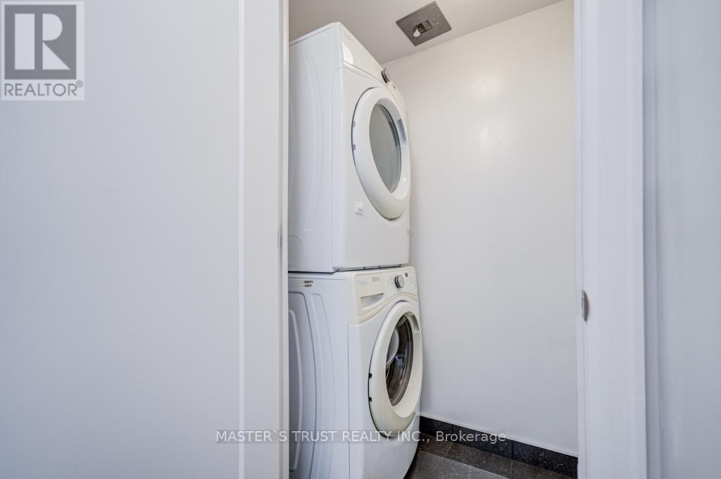 Photo 28 of 307 15 Stollery Pond Crescent, Markham ON