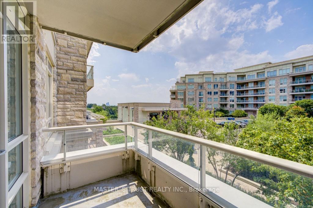Photo 29 of 307 15 Stollery Pond Crescent, Markham ON